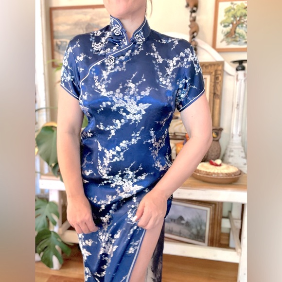 Dresses & Skirts - Vintage Silk blue and silver floral cheongsam dress with high neck ribbon button